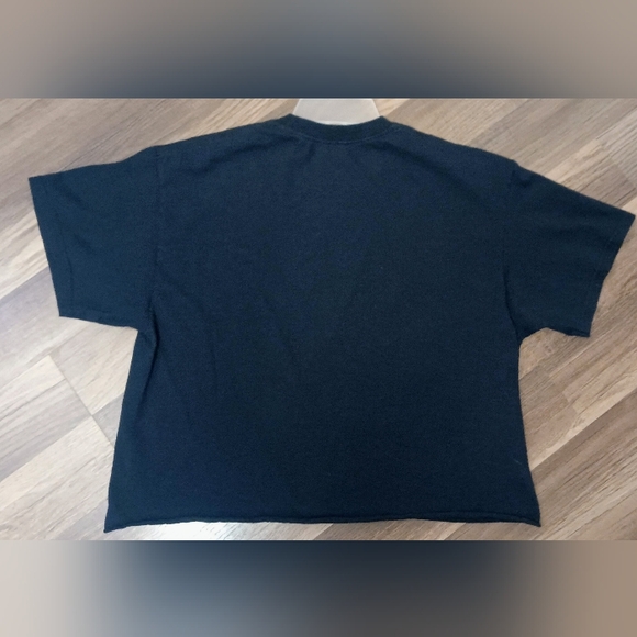 🔆𝟲/$𝟮𝟬 𝗕𝗹𝗮𝗰𝗸 𝗖𝗿𝗼𝗽𝗽𝗲𝗱 𝗧-𝗦𝗵𝗶𝗿𝘁 𝗙𝗹𝗮𝗺𝗲 𝗗𝗲𝘀𝗶𝗴𝗻 - Picture 2 of 7